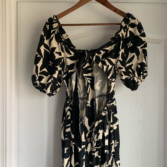 Who What Wear Black and Cream Floral puff Sleeve Dress - Picture 7 of 9
